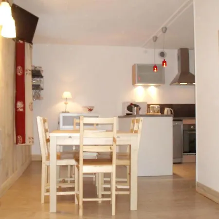 With 2 Bedrooms In Le Montdore With Wonderful Mountain View And Wifi 3 Km From The Slopes Le Mont-Dore