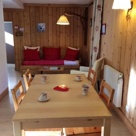 With 2 Bedrooms In Le Montdore With Wonderful Mountain View And Wifi 3 Km From The Slopes Apartment Le Mont-Dore